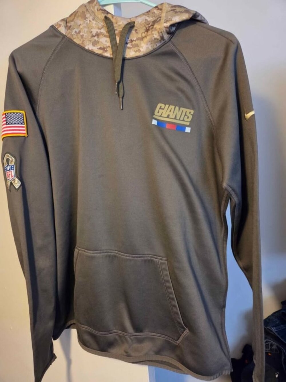 Boys NFL NY Giants hoodie salute to service large